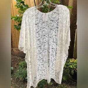 Mauve Brand White Lace Sleeved Wrap - Size Medium